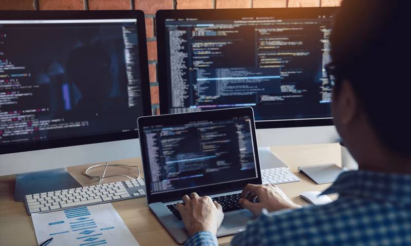 数据科学选型：R与Python如何赋能林口县网站建设？